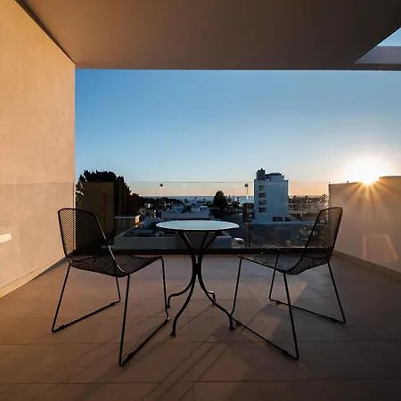Regency Suites Ξενοδοχείο 5*